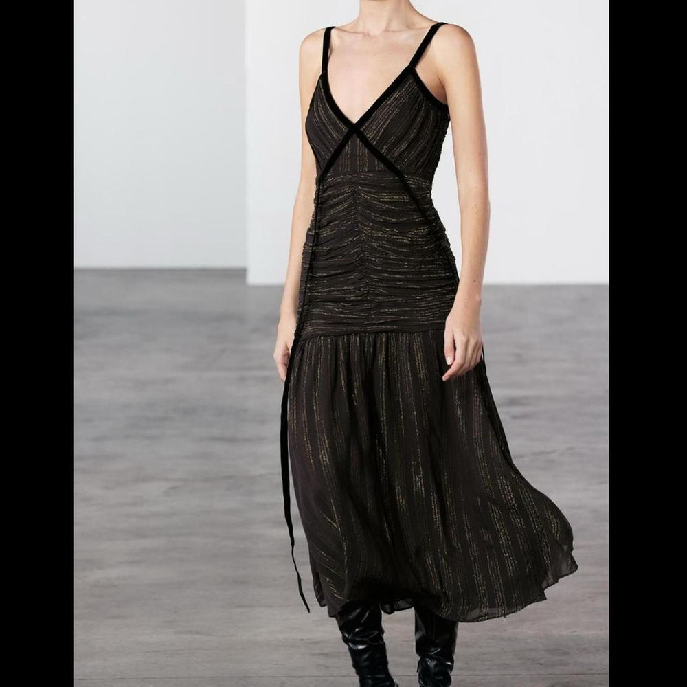 dresses - Picture 1 of 8